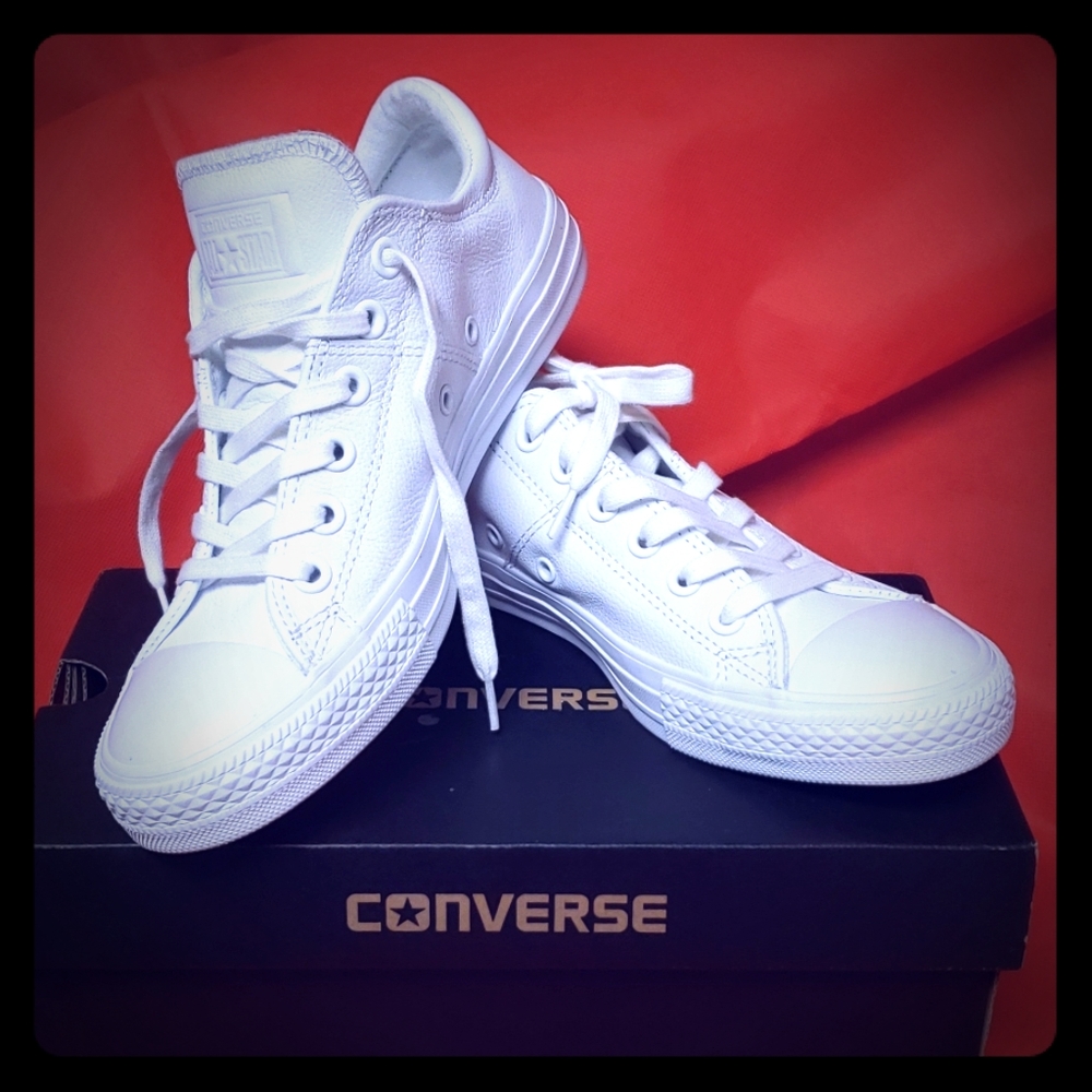 Women's Converse Size  7
